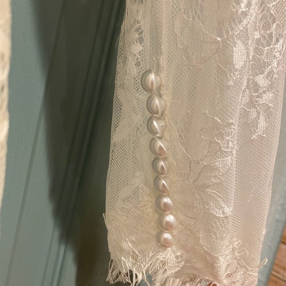 Ivory Lace Wedding dress - Picture 6 of 12